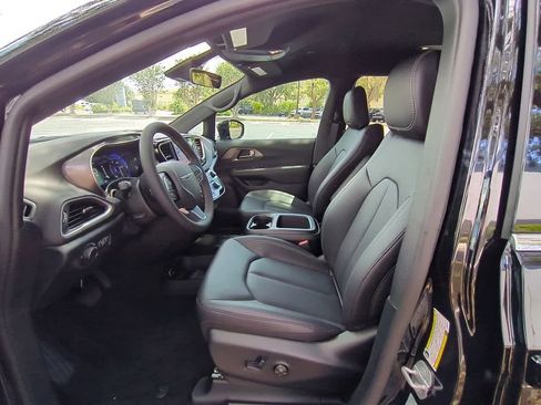 New 2026 Chrysler Voyager LX image 16