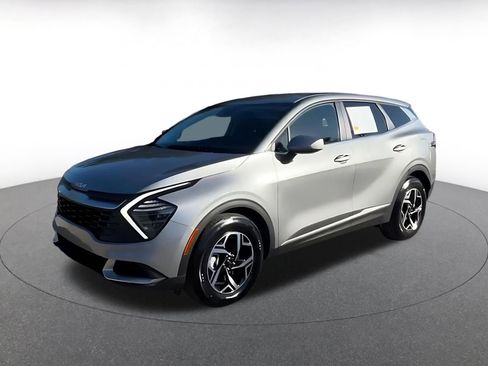 Used 2025 Kia Sportage LX image 8