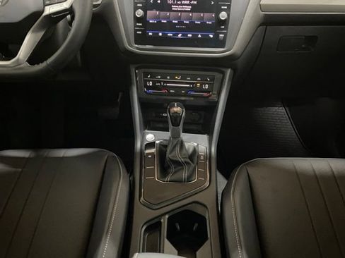 Used 2023 Volkswagen Tiguan SE w/ Panoramic Sunroof Package FWD image 14