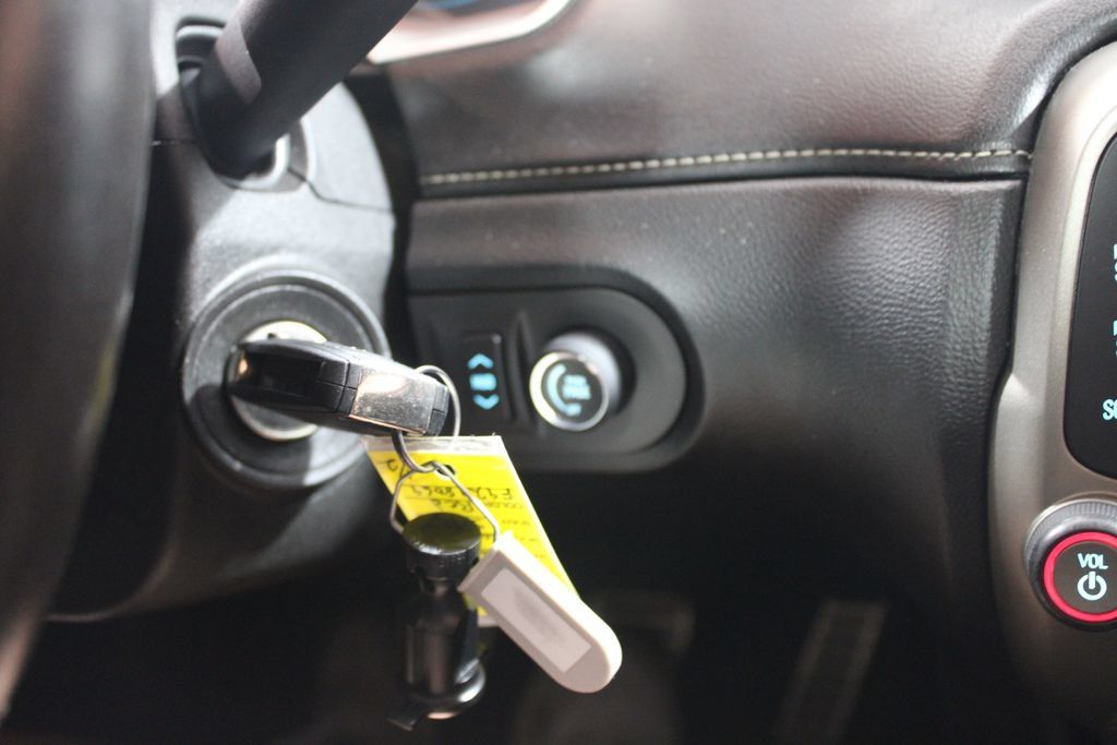 Used 2015 Chevrolet Camaro SS RWD image 45