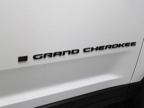 New 2025 Jeep Grand Cherokee Altitude image 37