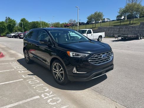 Used 2021 Ford Edge Titanium FWD image 3