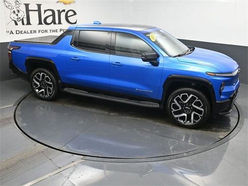 Certified 2025 Chevrolet Silverado EV RST image 35