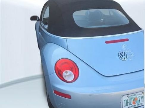 Used 2009 Volkswagen Beetle S FWD image 7