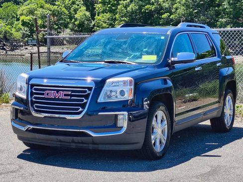 Used 2017 GMC Terrain SLT w/ Open Road Package AWD/4WD image 3