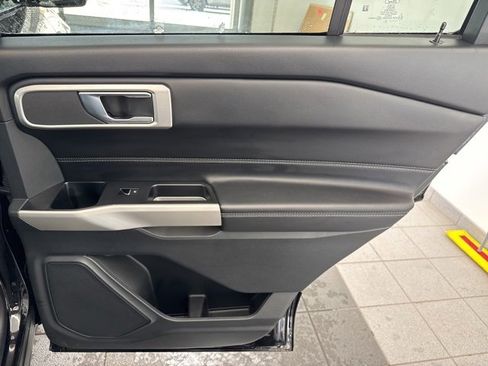 Used 2022 Ford Explorer XLT w/ Equipment Group 202A image 12