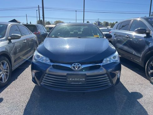 Used 2015 Toyota Camry LE FWD image 2