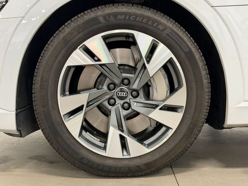 Used 2021 Audi e-tron Premium w/ Convenience Plus Package AWD/4WD image 12