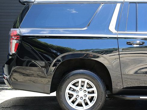 Used 2022 Chevrolet Suburban LT AWD/4WD image 20