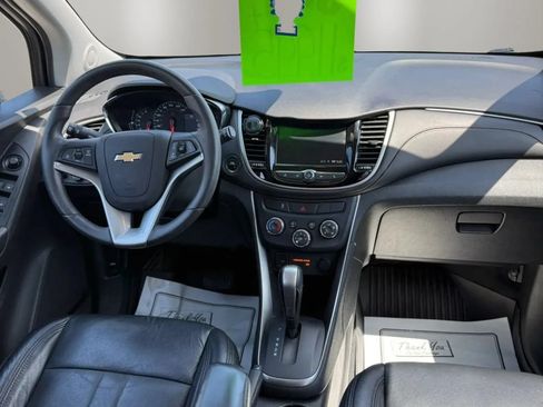 Used 2020 Chevrolet Trax LT w/ LT Convenience Package FWD image 13
