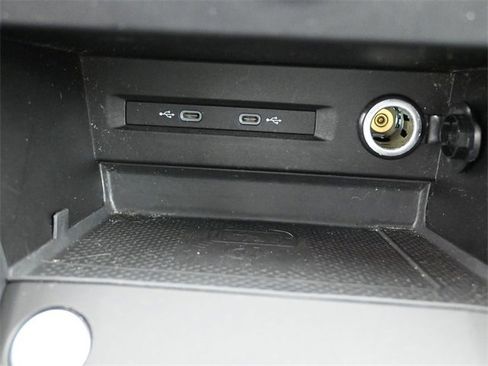 Used 2022 Volkswagen Taos SE image 31