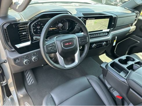 Used 2026 GMC Sierra 1500 SLT AWD/4WD image 15