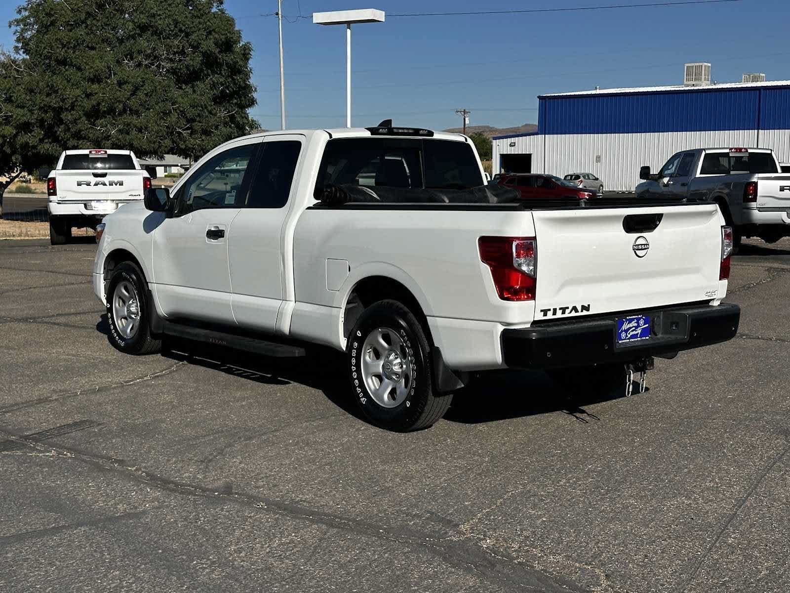 Used 2023 Nissan Titan S RWD image 6