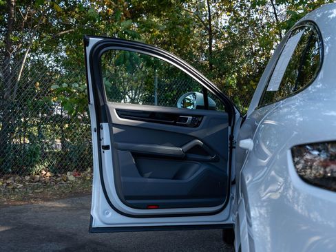 Certified 2023 Porsche Cayenne Coupe image 20