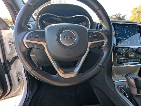 Used 2022 Jeep Grand Cherokee Laredo X image 20