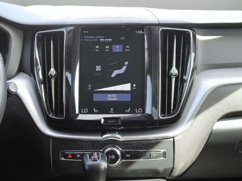 Used 2019 Volvo XC60 T5 Momentum w/ Multimedia Package image 19