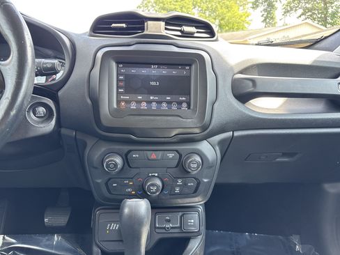 Used 2020 Jeep Renegade Altitude AWD/4WD image 18