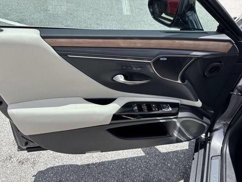 Used 2024 Lexus ES 300h Ultra Luxury w/ Accessory Package (Z2) FWD image 39