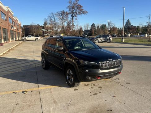 Used 2019 Jeep Cherokee Trailhawk w/ Cold Weather Group image 4