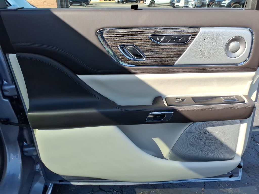 Used 2019 Lincoln Continental Black Label w/ Rear Seat Package AWD/4WD image 19