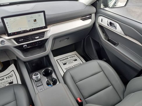 New 2026 Ford Explorer Active w/ Active Comfort Package AWD/4WD image 18