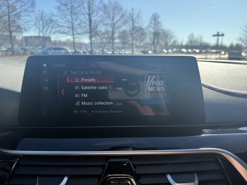 Used 2018 BMW 530e xDrive image 13