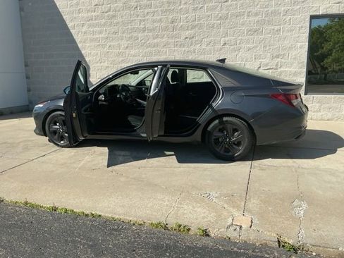 Used 2022 Hyundai Elantra SEL w/ Cargo Package FWD image 12