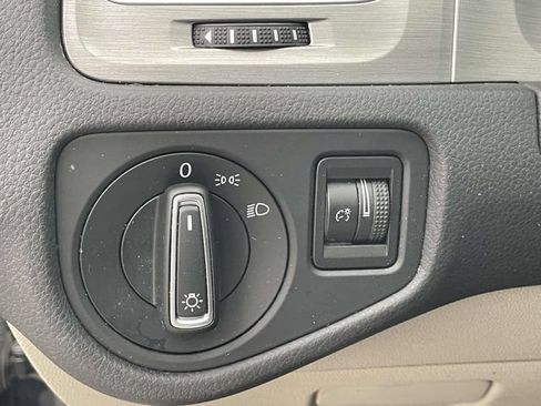 Used 2017 Volkswagen Golf S FWD image 27