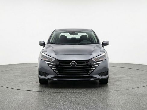 Used 2025 Nissan Versa SV image 2