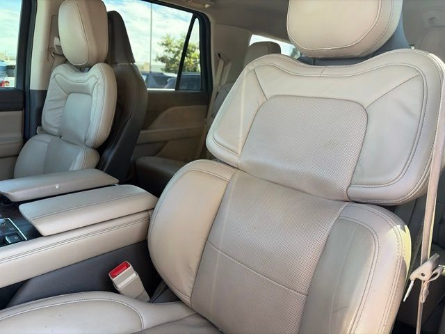 Used 2023 Lincoln Navigator Reserve AWD/4WD image 13