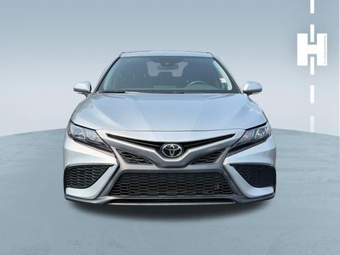 Used 2022 Toyota Camry SE w/ Convenience Package FWD image 2