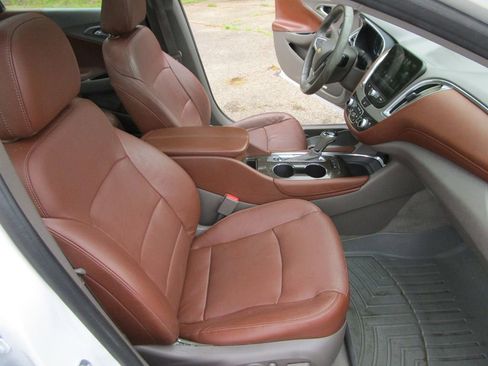Used 2016 Chevrolet Malibu Premier w/ Driver Confidence Package II FWD image 18