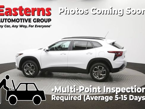 Used 2025 Chevrolet Trax LT FWD image 61