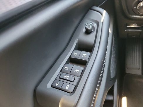 Used 2025 Jeep Grand Cherokee Altitude AWD/4WD image 13