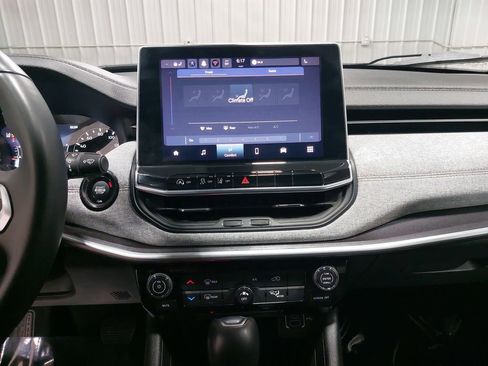 Used 2022 Jeep Compass Latitude image 19