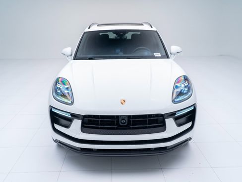 Certified 2026 Porsche Macan AWD/4WD image 6