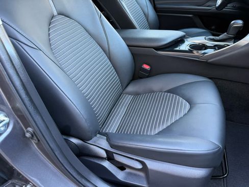 Used 2020 Toyota Camry SE image 8