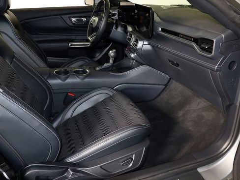 Used 2025 Ford Mustang Premium RWD image 30