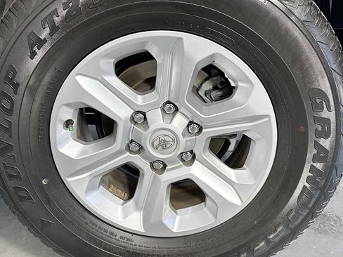 Used 2022 Toyota 4Runner SR5 image 31