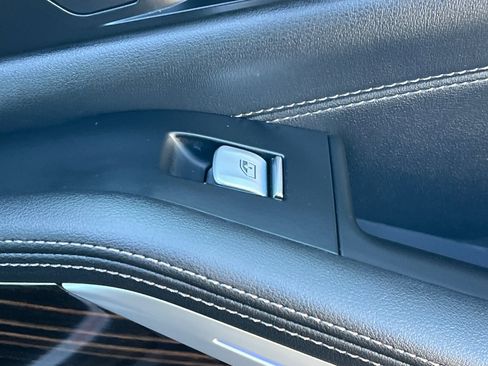 Used 2025 BMW X7 xDrive40i w/ Climate Comfort Package image 21