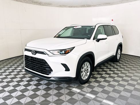 Certified 2025 Toyota Grand Highlander FWD image 7
