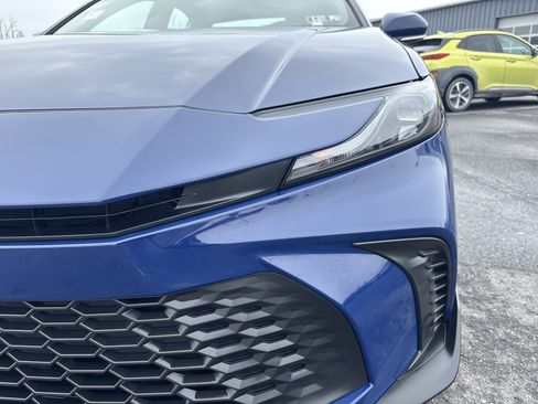 Used 2025 Toyota Camry SE w/ Convenience Package image 10