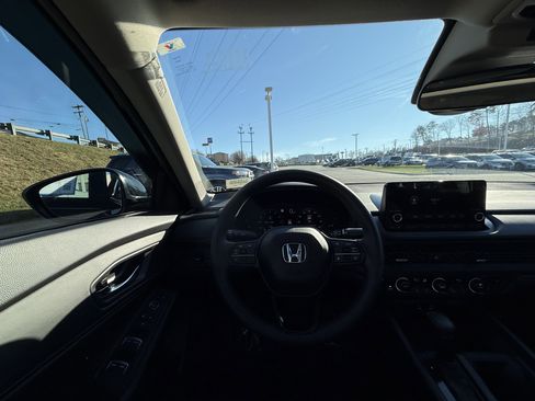 Used 2024 Honda Accord EX image 18