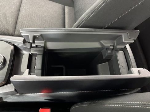 Used 2024 Nissan Rogue SV image 32