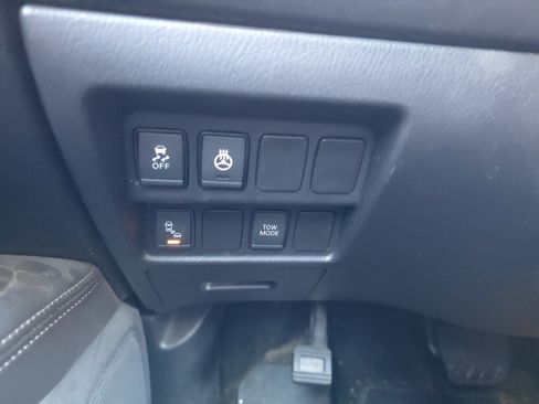 Used 2018 Nissan Pathfinder SV w/ SV Tech Package image 17