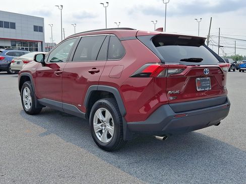 Certified 2021 Toyota RAV4 XLE w/ XLE Grade Weather Package AWD/4WD image 5