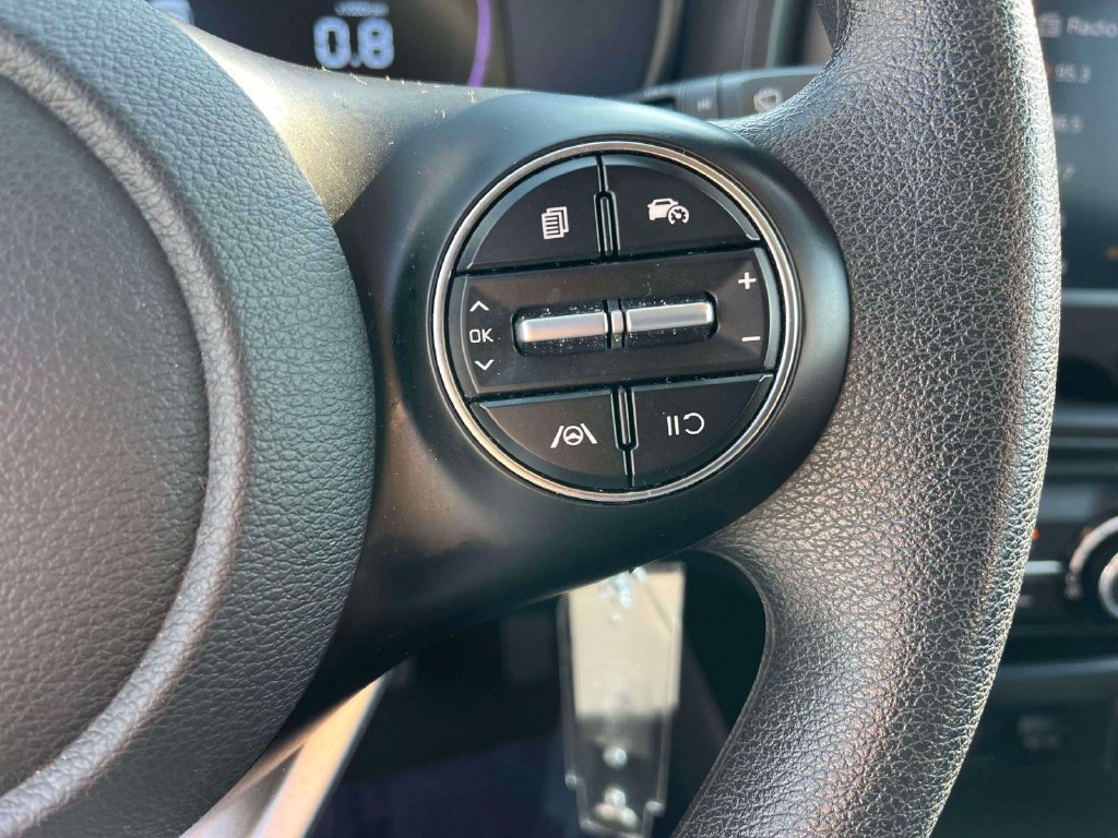 Used 2025 Kia Soul LX w/ LX Technology Package FWD image 18