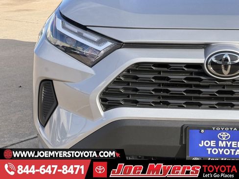 Used 2025 Toyota RAV4 XLE image 5