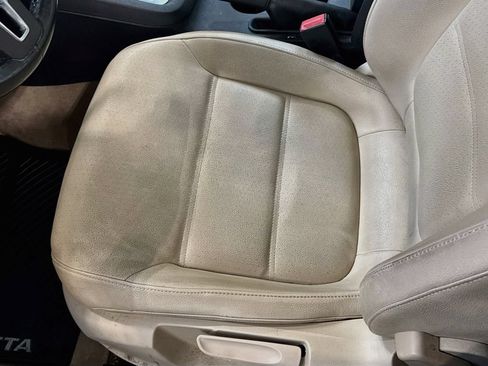 Used 2011 Volkswagen Jetta SE FWD image 19
