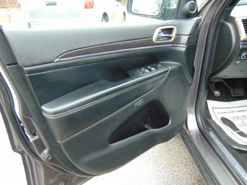Used 2014 Jeep Grand Cherokee Limited image 59